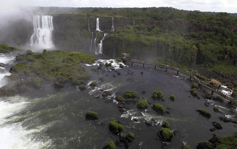 42012-04-11T213149Z-1931650635-GM1E84C0EYU01-RTRMADP-3-BRAZIL-jpg_060456.jpg